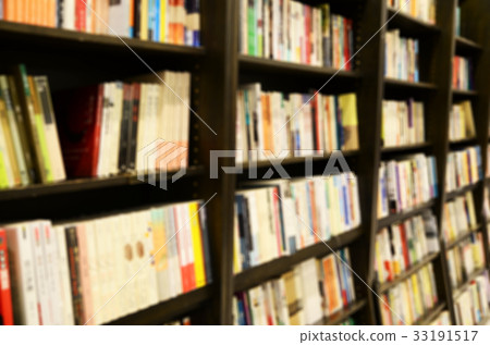 Blurred image of books in bookshelves 33191517