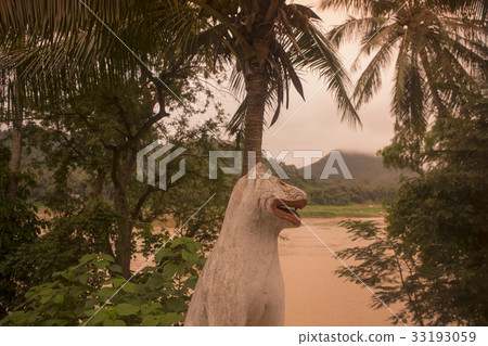 LAOS LUANG PRABANG MEKONG RIVER 33193059