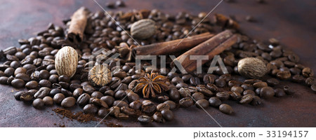 Close-up of roasted coffee beans, 33194157