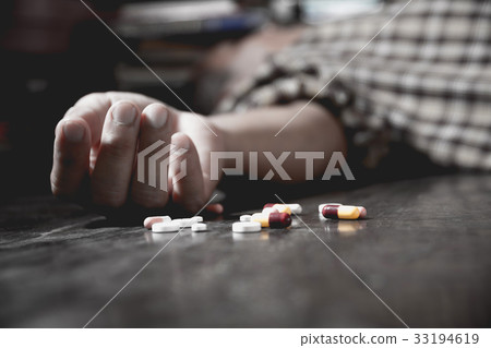 The man committing suicide by overdosing 33194619