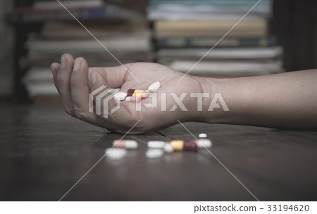 The man committing suicide by overdosing 33194620