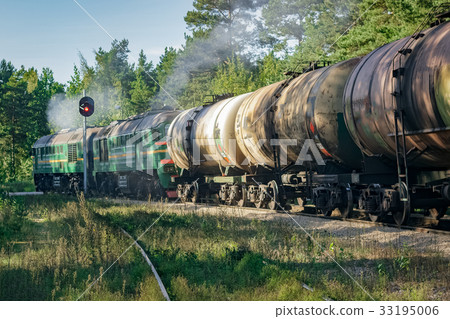 Freight train with tank wagons 33195006