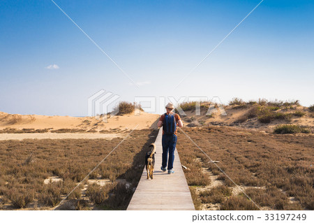 Outdoors lifestyle image of travelling man with 33197249