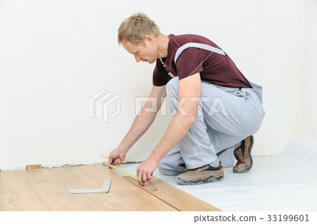 Installation of a laminate floorboard. 33199601