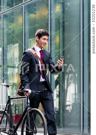 Young confident man  talking on mobile phone afte 33201236