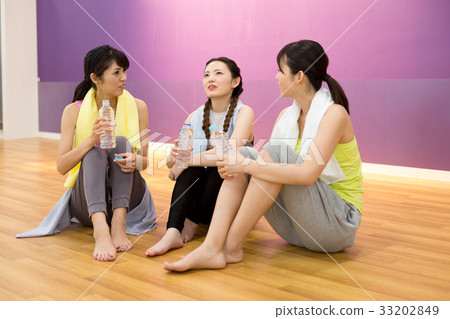 Sports gym break 33202849