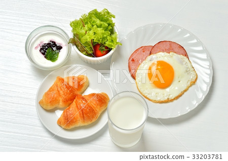 Breakfast croissant and milk, fried egg, ham saute, mini salad, yogurt. *Steam is synthetic. Breakfast croissant and milk, fried egg, ham saute, mini salad, yogurt. *Steam is synthetic. 33203781