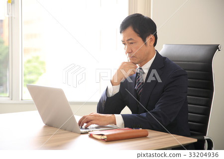 Working men 33204936