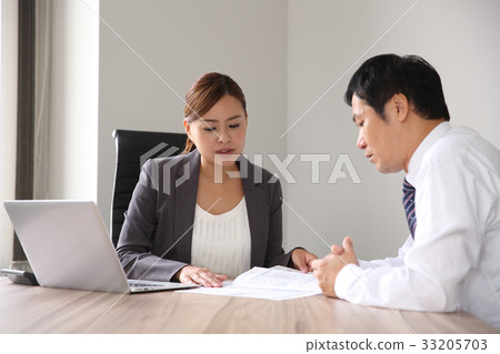 在會議室開會 33205703