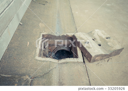 Working for drain cleaning 33205926