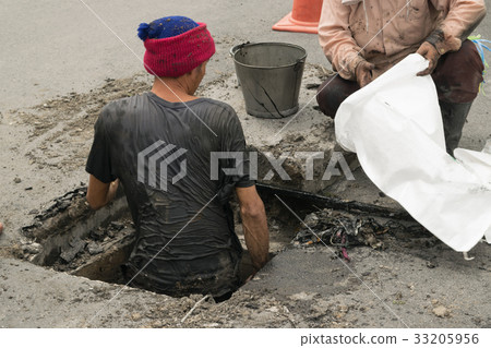 Working for drain cleaning Working for drain cleaning 33205956