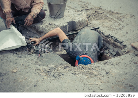 Working for drain cleaning 33205959