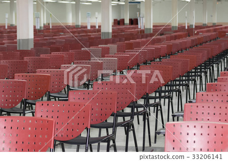 Empty exam room 33206141