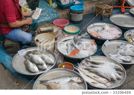 Fresh fish at the market 33206489