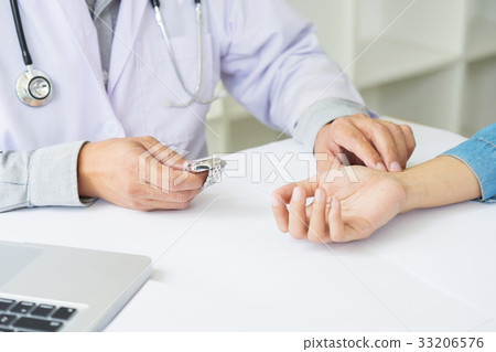 doctor checking patient heart rate pulse 33206576