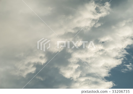 Cloudy sky 33206735