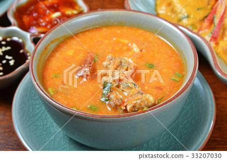 Bowl of Tom yum goong    33207030