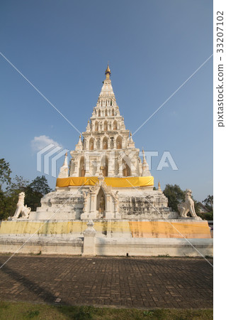White Triangle Pagoda at Wat Chedi Liam White Triangle Pagoda at Wat Chedi Liam 33207102