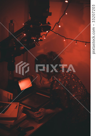 暗室 女生 女孩 33207203