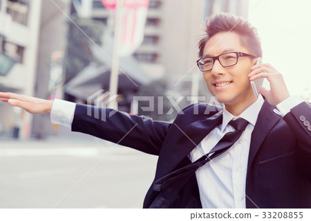 Waving for a taxi in city 33208855
