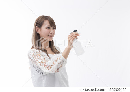 Girl with a spray 33209421