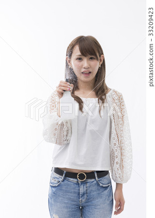 Girl with a spray 33209423