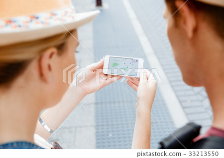 Looking for their destibation 33213550