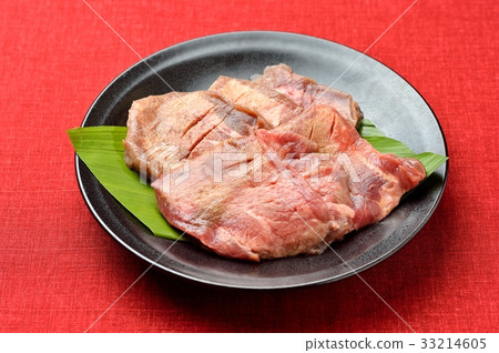Beef tongue for yakiniku thick-cut / seasoned raw meat. Unheated, not baked. 33214605