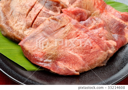 用於烤肉厚切/調味生肉的牛舌。沒有加熱，沒有烤。 33214608