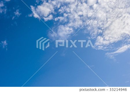藍天和白色雲彩 藍天和白色雲彩 33214946