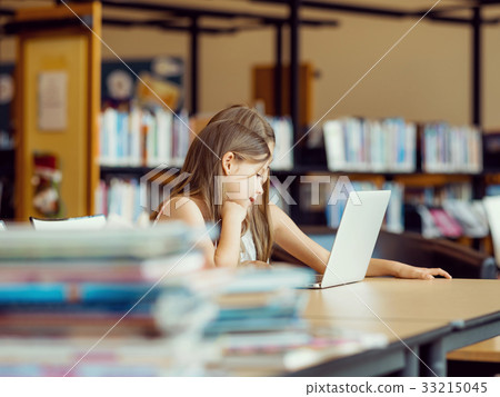Technology and fun in the library 33215045