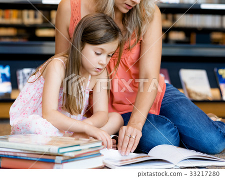 We love reading We love reading 33217280