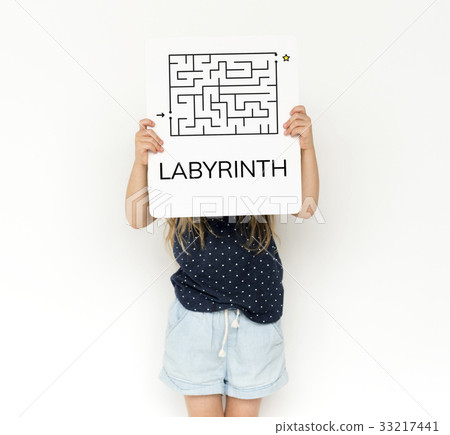 People hold puzzle concept card 33217441