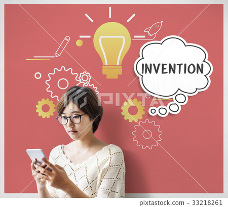 Imagining creative inspiration thought bubble Imagining creative inspiration thought bubble 33218261