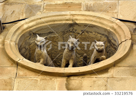 Sculpture of three cats in Baku Sculpture of three cats in Baku 33219576