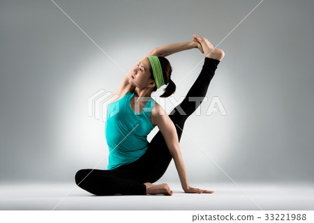 professional yoga teacher stretch the body 33221988