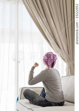 poor cancer woman 33222052