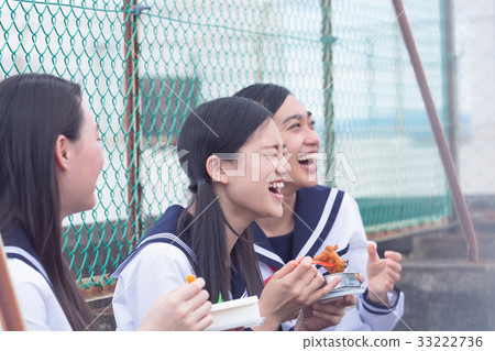 High school student lunch break 33222736
