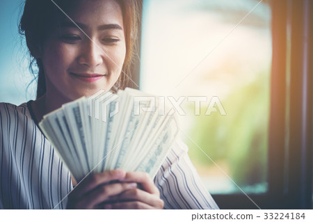 people sign contract to borrow money from investor people sign contract to borrow money from investor 33224184