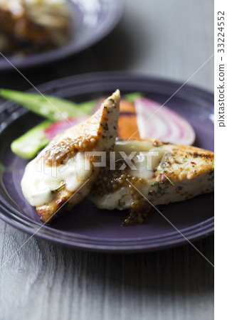 Sautéed tuna Sautéed tuna 33224552