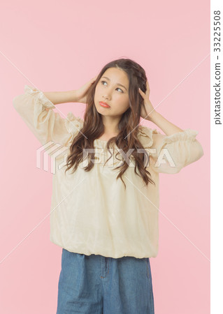 20多歲的年輕女子 20多歲的年輕女子 33225508