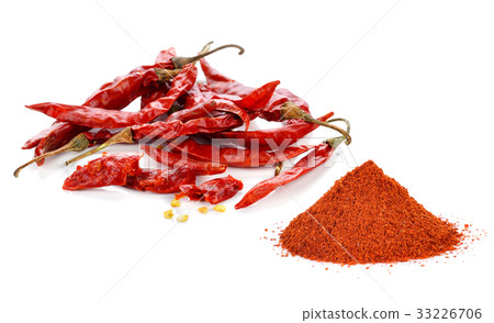 Powdered dried red pepper and red chili peppers 33226706