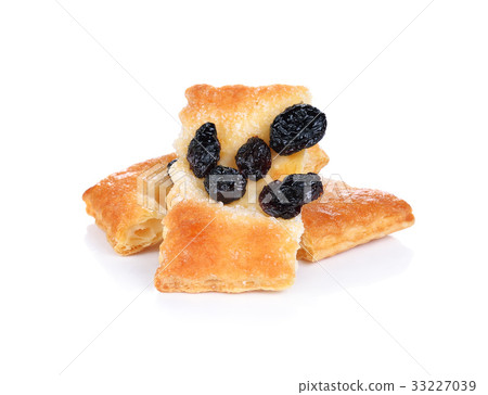 cracker with raisins isolated on white 33227039