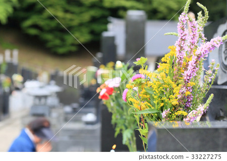 參觀墳墓，托盤的鮮花 33227275