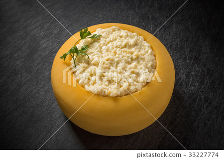 奶酪燴飯意大利菜奶酪燴飯意大利菜 33227774