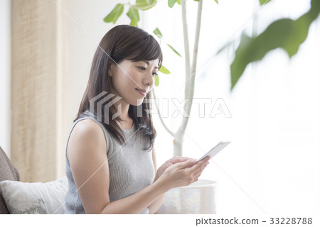 young woman young woman 33228788
