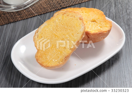 bread and toast 33230323