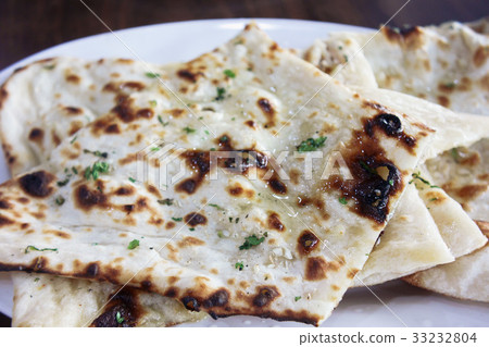Indian food: naan, freshly baked 33232804