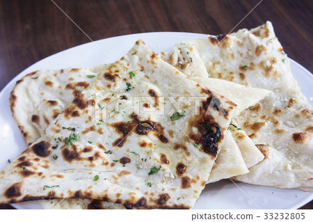 Indian food: naan, freshly baked 33232805
