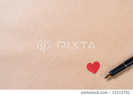 Heart and fountain pen 33233792